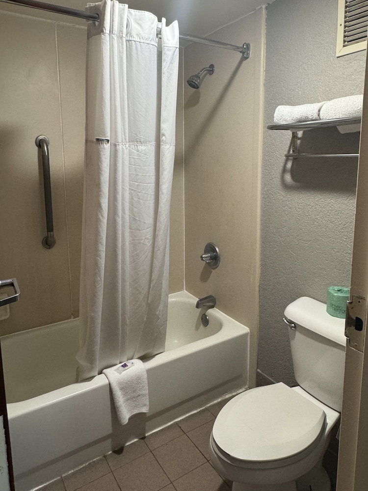Motel6 Savannah, GA - Gateway & I-95 36/40