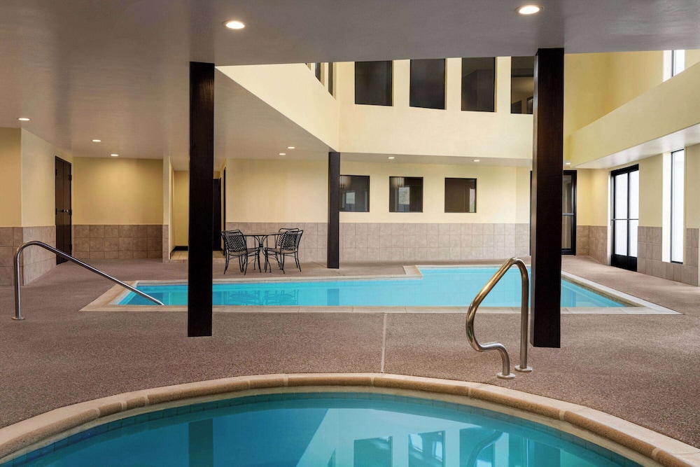Days Inn by Wyndham Carbondale 17/38