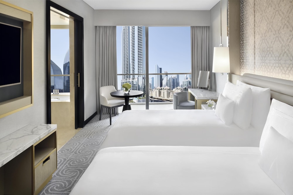 SUPERIOR, TWIN BEDS, CITY VIEW