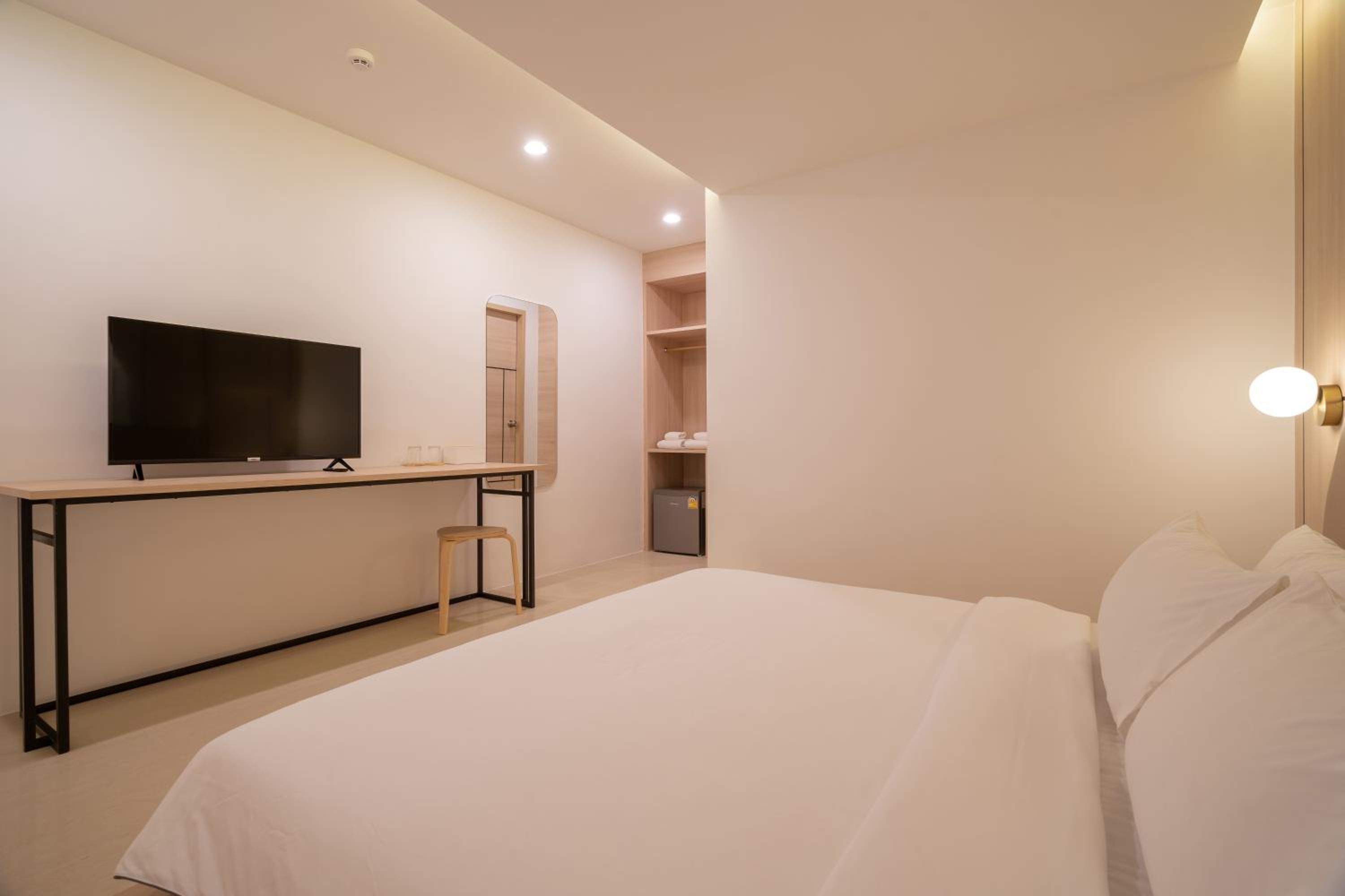 Standard, Double Bed, No Window