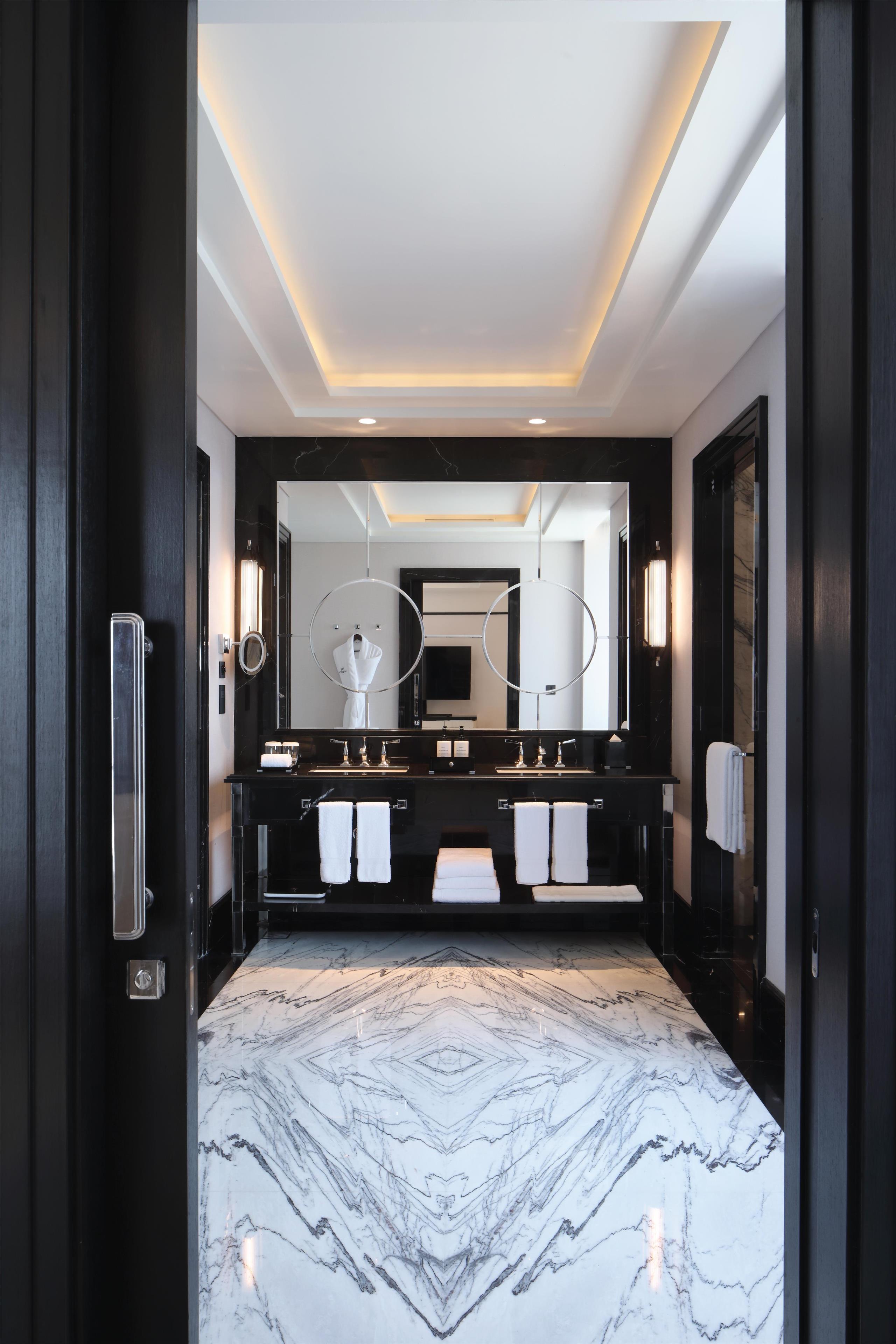 غرفة غراند بسرير مزدوج، Waldorf Astoria Doha West Bay 5/6