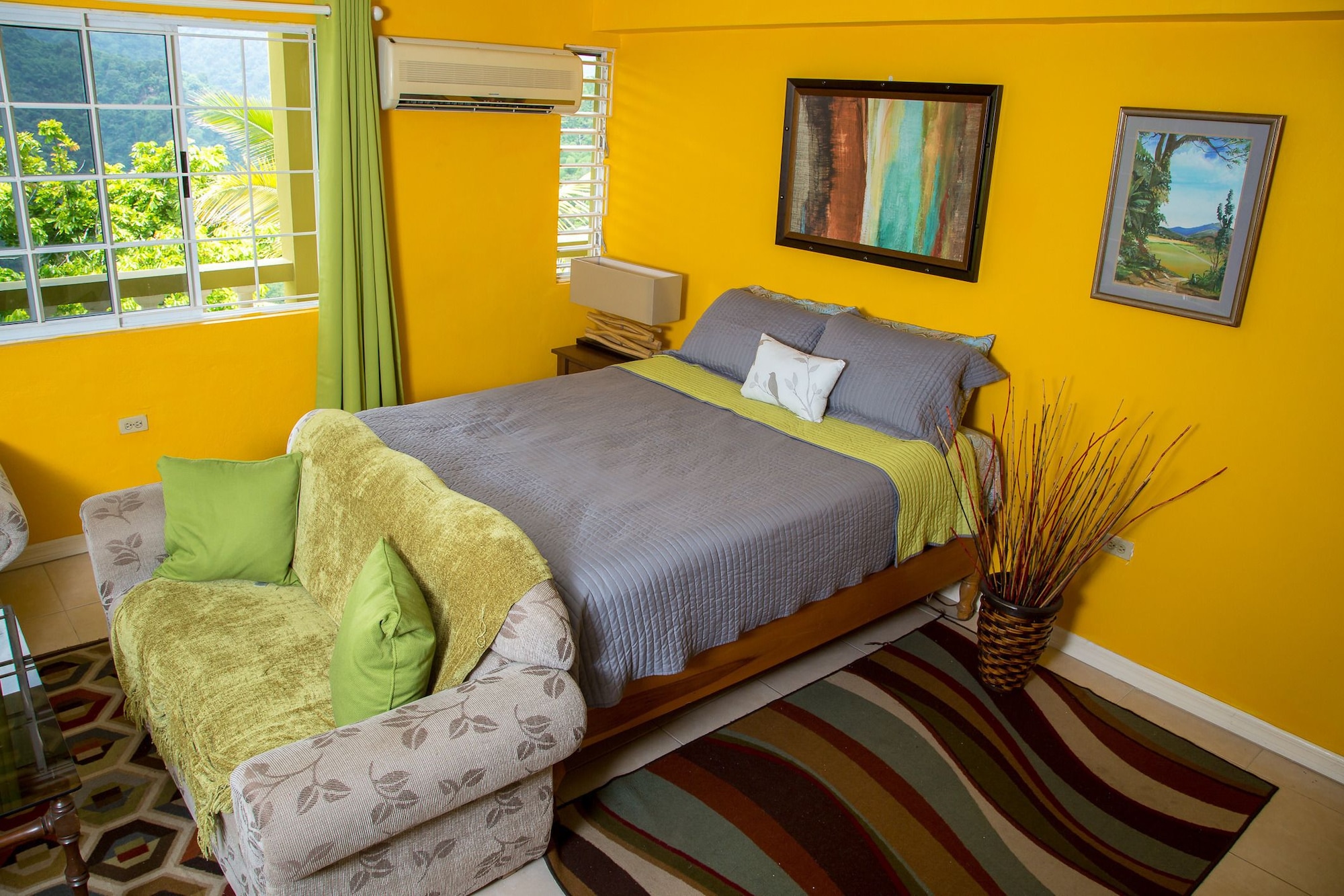 Junior, Apartment, Queen Bed, City View, Courtyard Area، Skyview Manor Guest Apartments 2/4