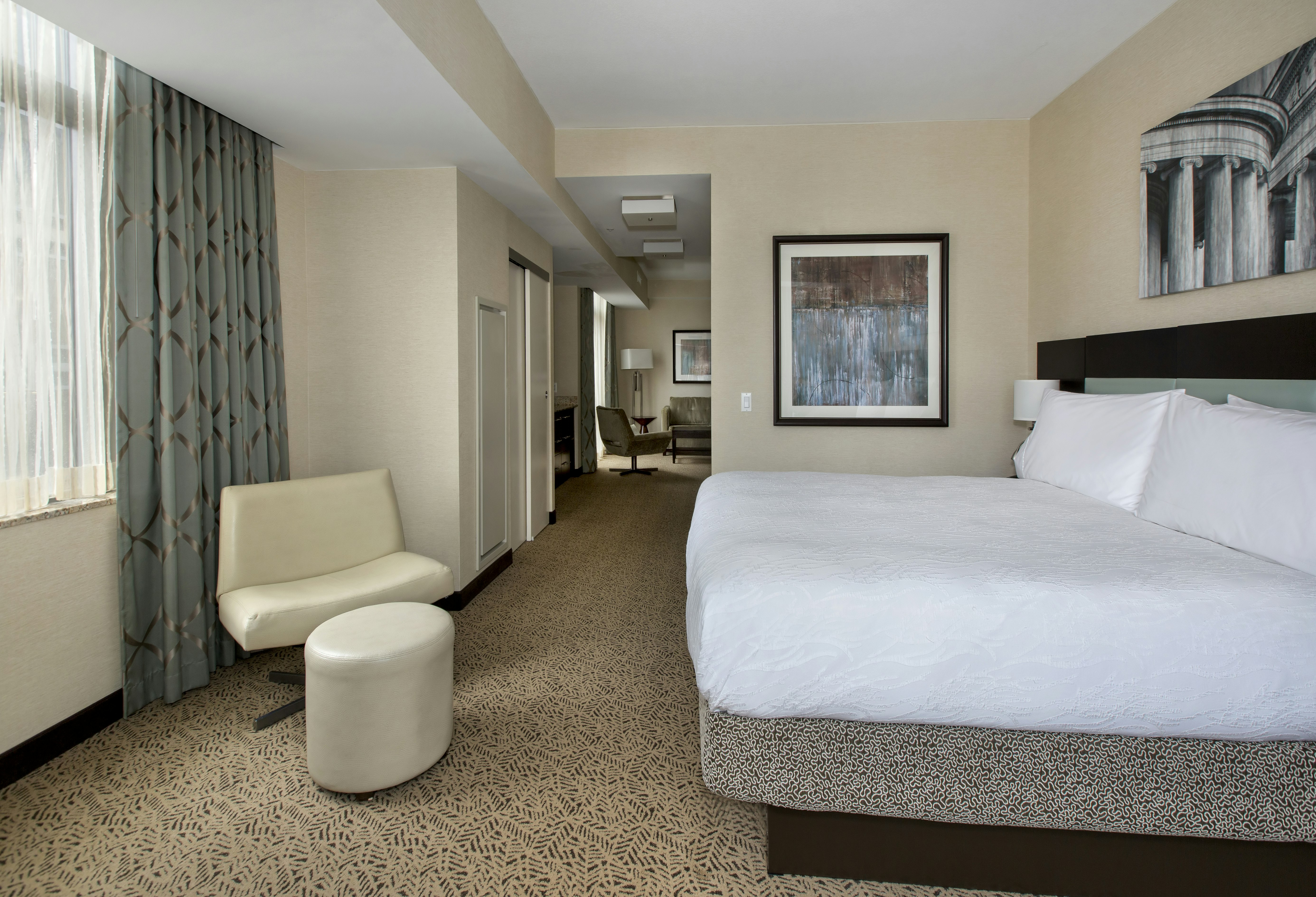 JUNIOR SUITE, KING BED, ACCESSIBLE