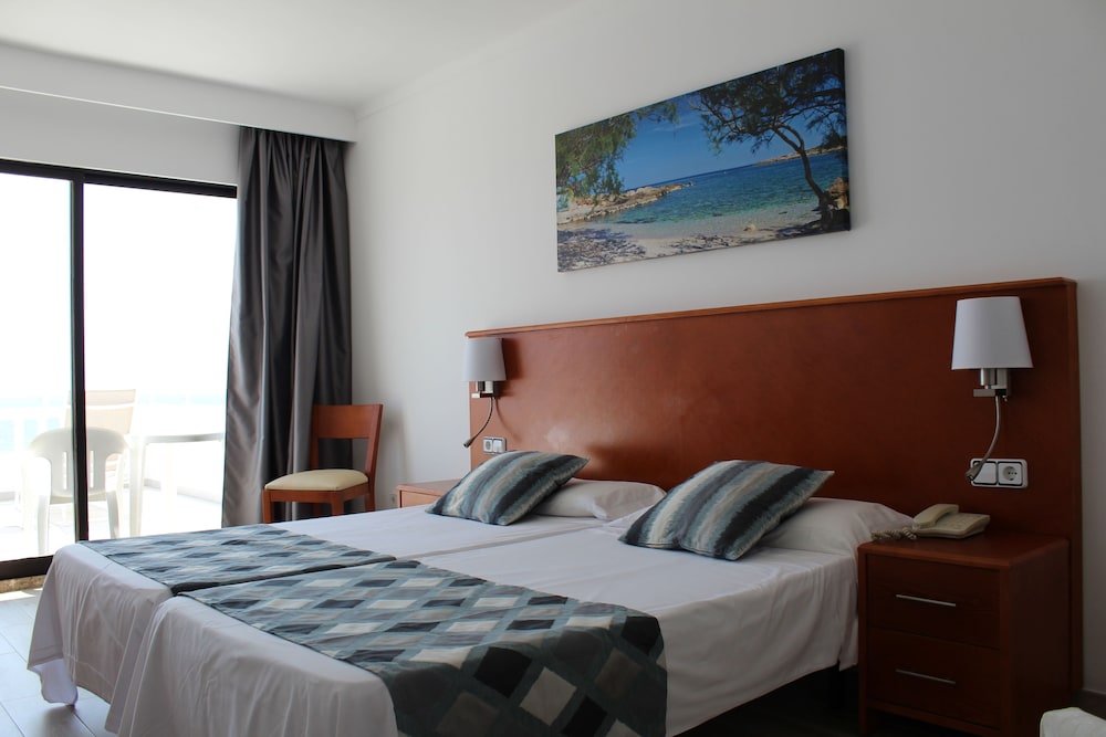 R2 Veronica Beach Hotel 18/48