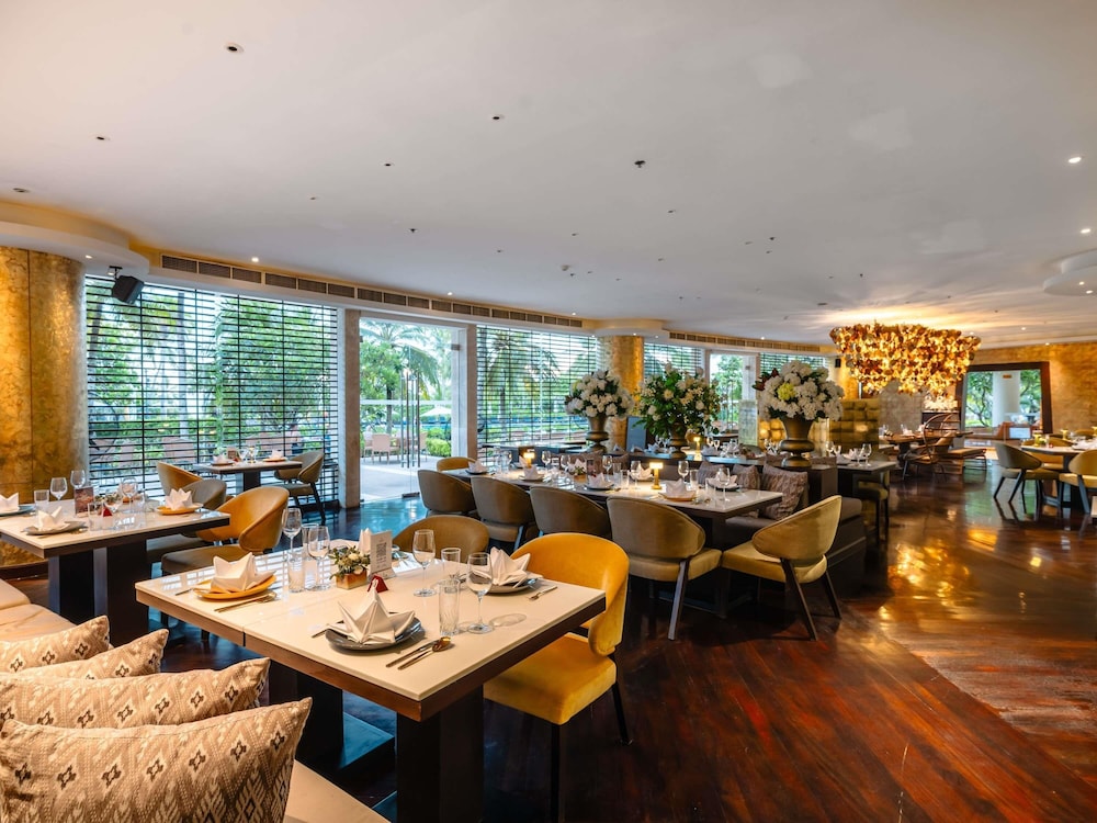 Pullman Phuket Karon Beach Resort 64/80