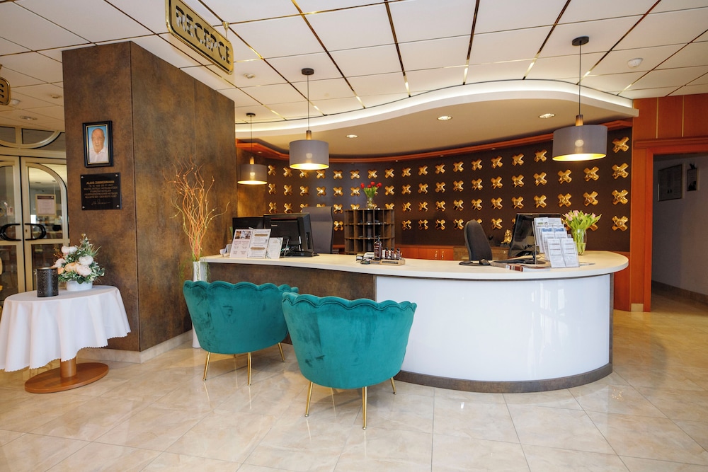 Lazensky hotel Pyramida I 30/90