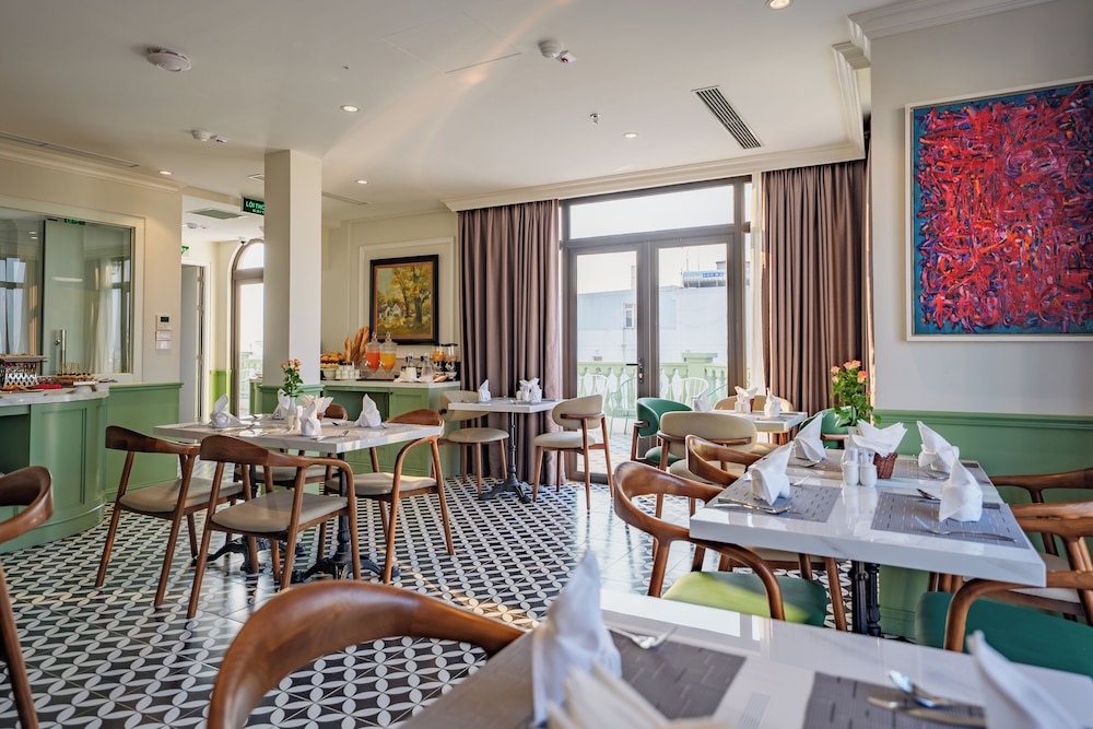 Lestar Hotel Hanoi 32/42