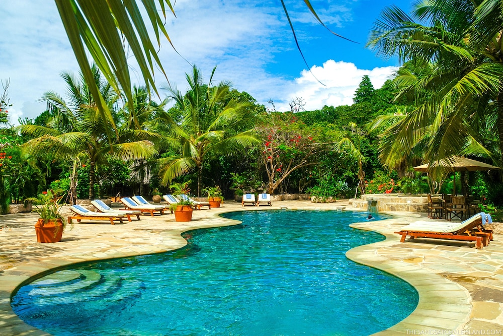 Chale Island Resort 8/70