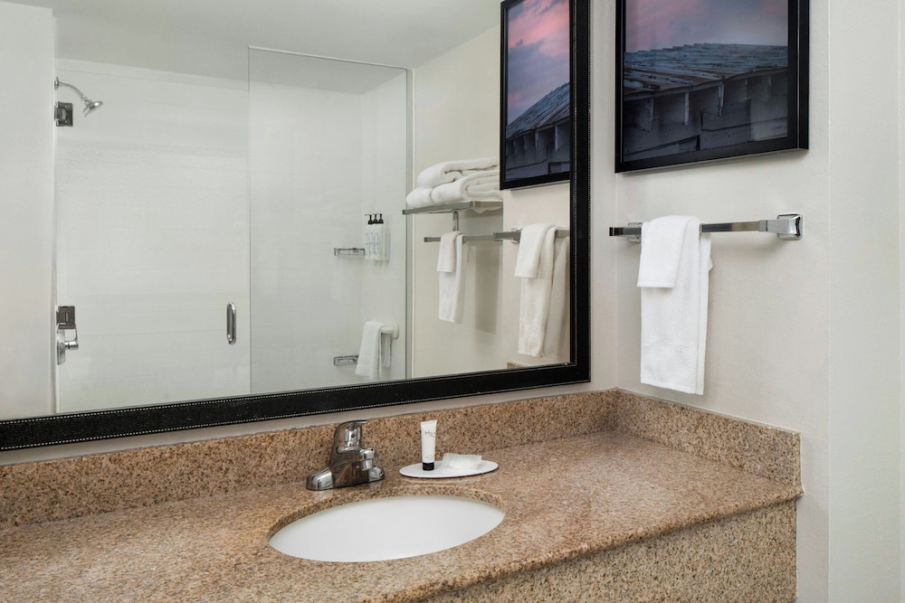 Fairfield Inn Suites By Marriott Chesapeake Suffolk 50/52