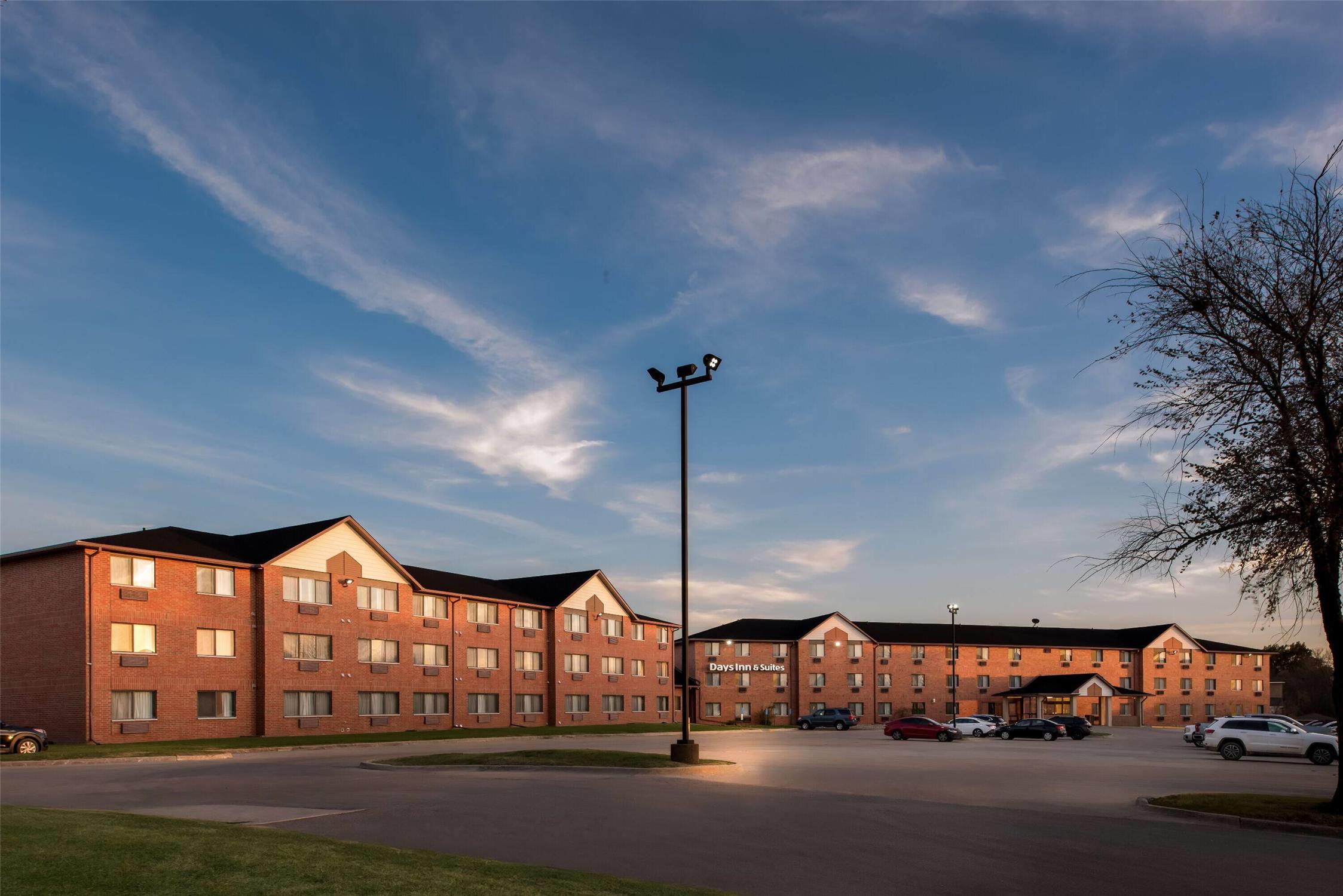 Days Inn & Suites By Wyndham Des Moines Airport in DES MOINES - IA