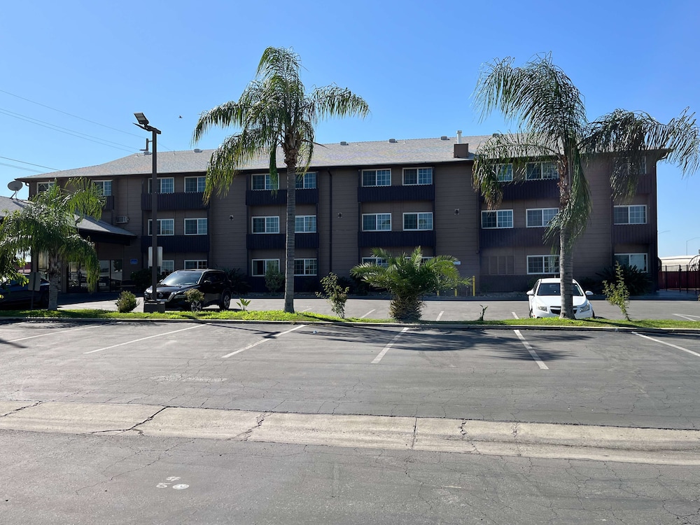 Studio6 Suites Delano, CA 7/40