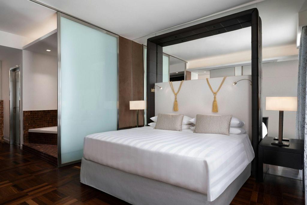 Presidential, Suite, King Bed, Skyline View, Terrace