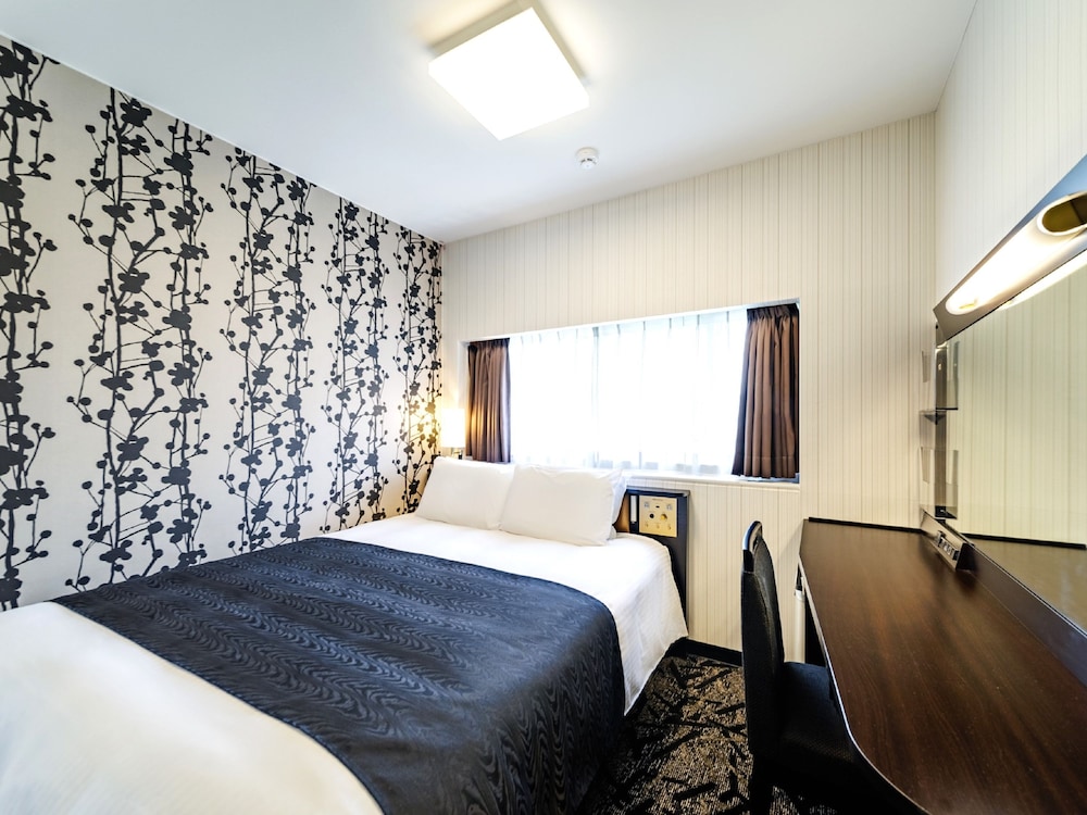 ROOM, SINGLE