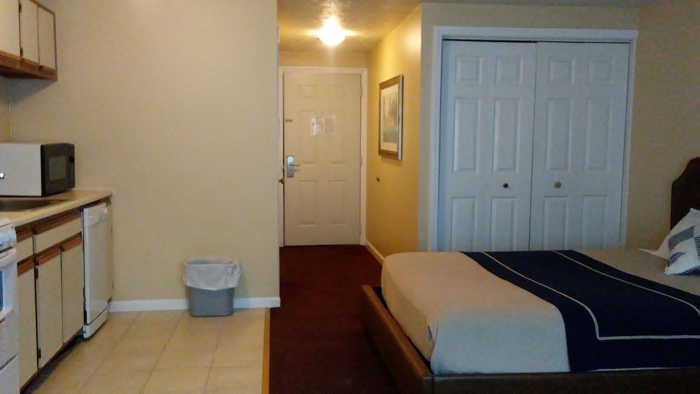 Grand Beach Inn 24/39