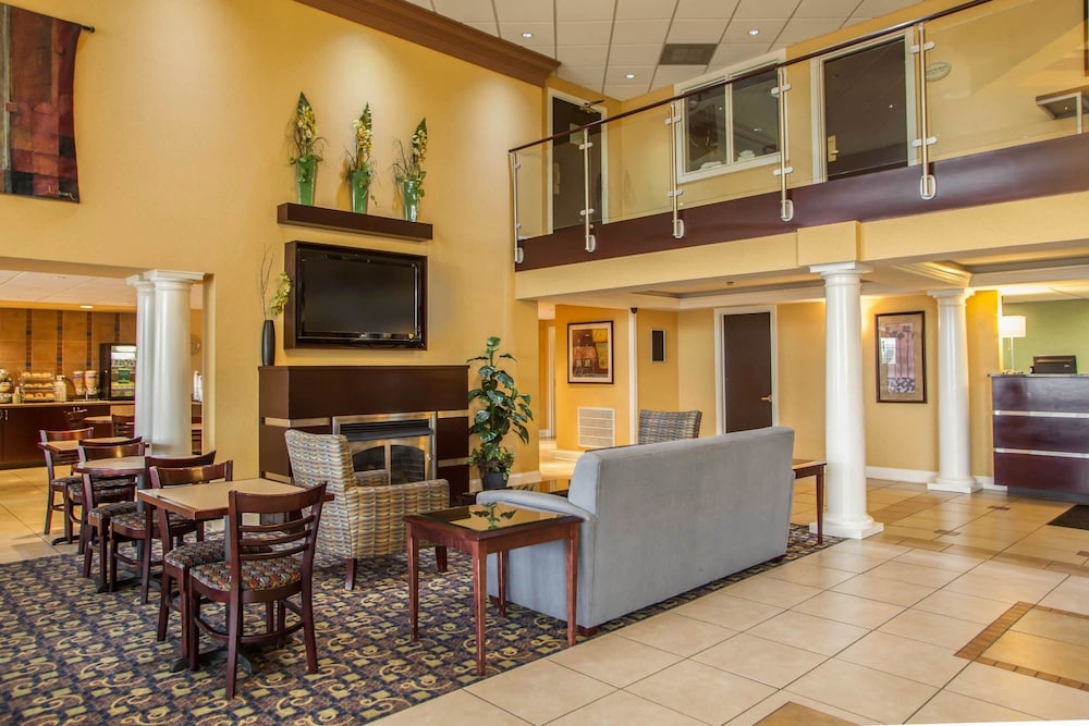 Quality Inn & Suites St Charles -West Chicago 21/40