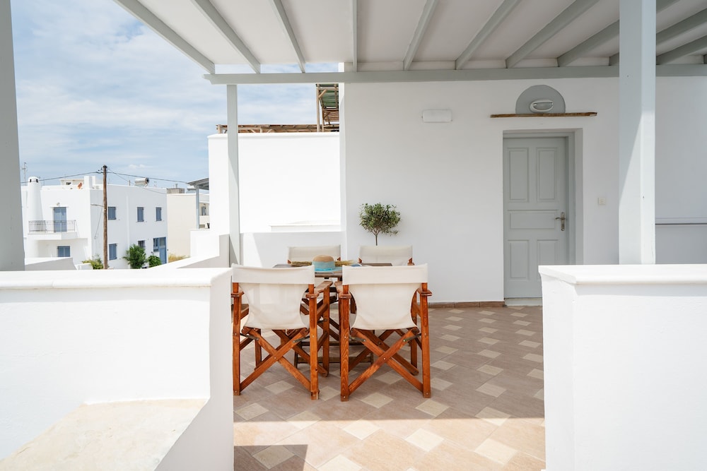 Erato Inn 6/50