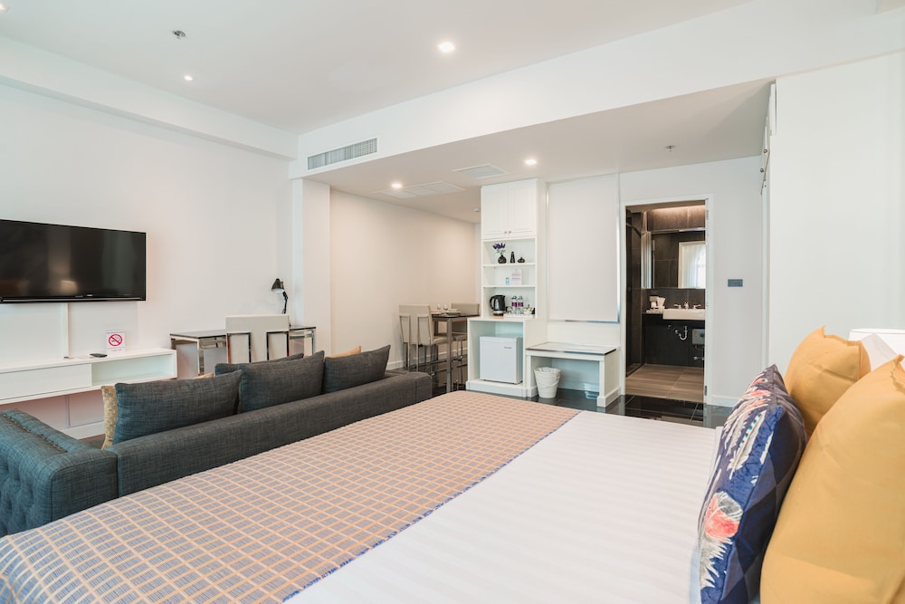 The Bless Hotel And Residence 35/80