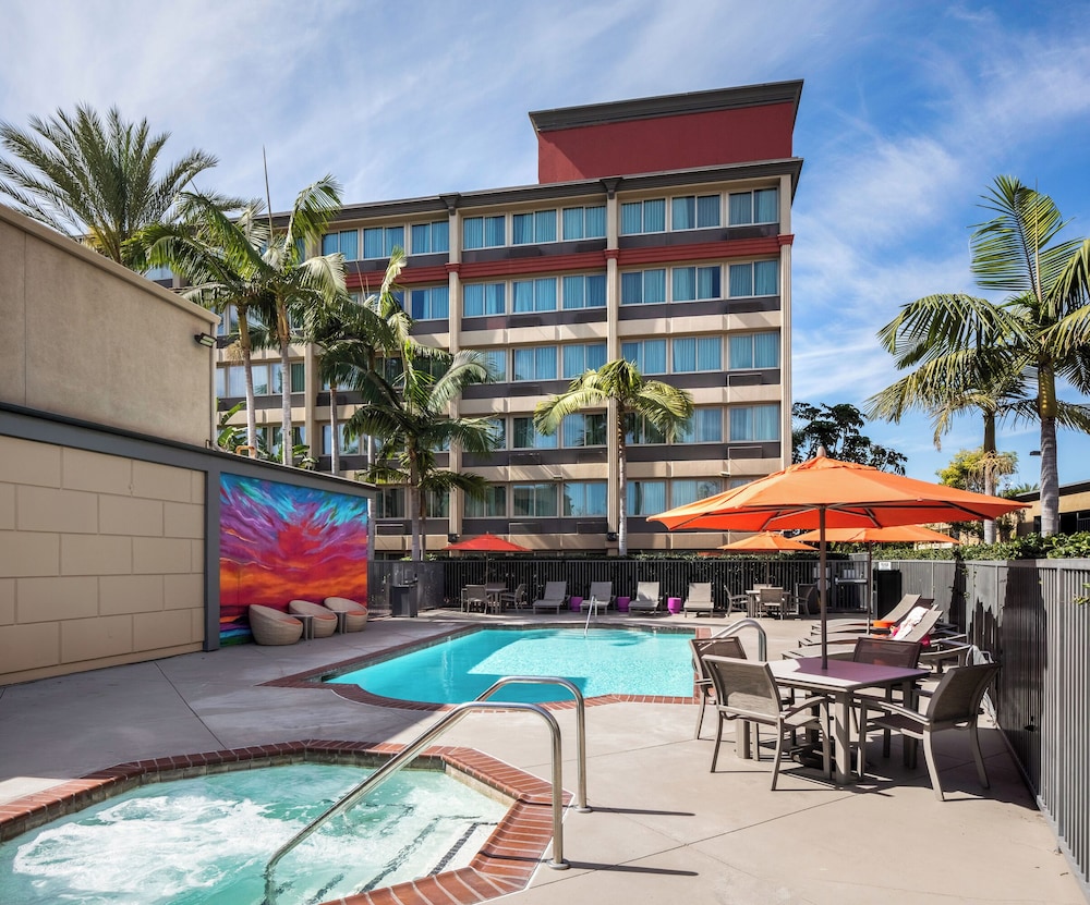 ALO Hotel by Ayres 6/50