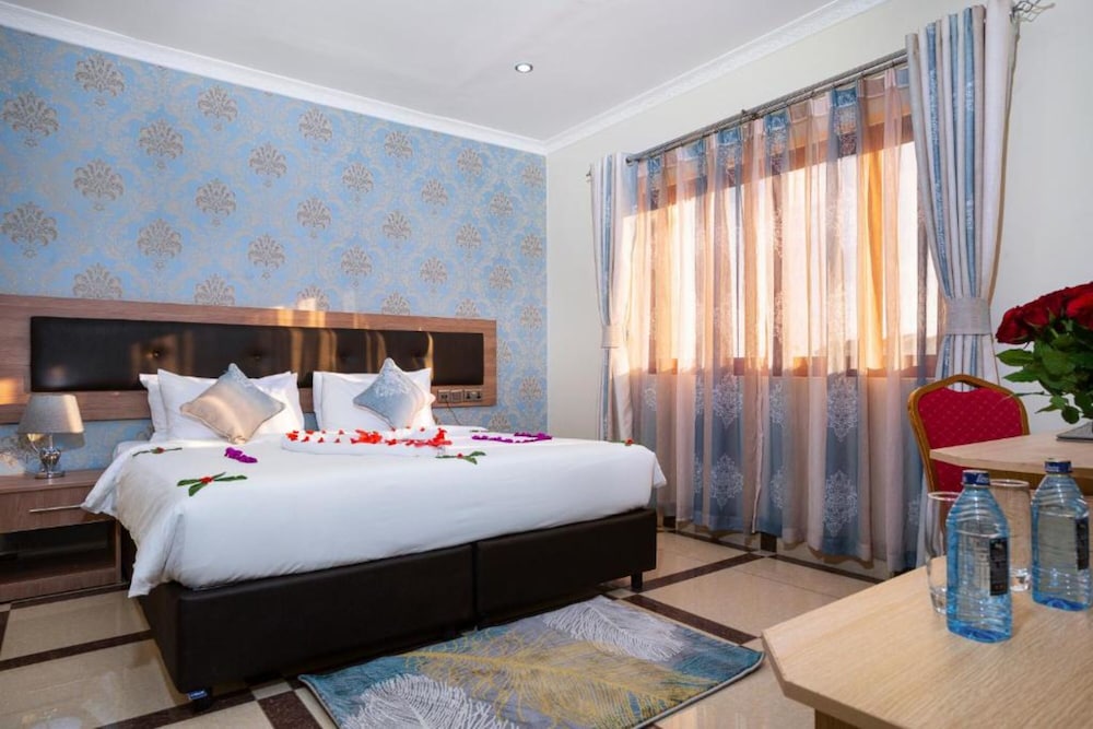 West Lerruat Hotel 14/47