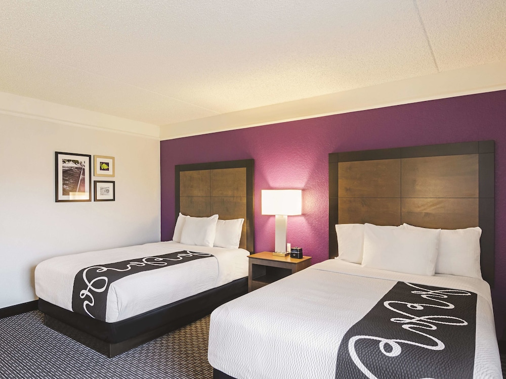 La Quinta Inn & Suites by Wyndham Denver Airport DIA 10/43