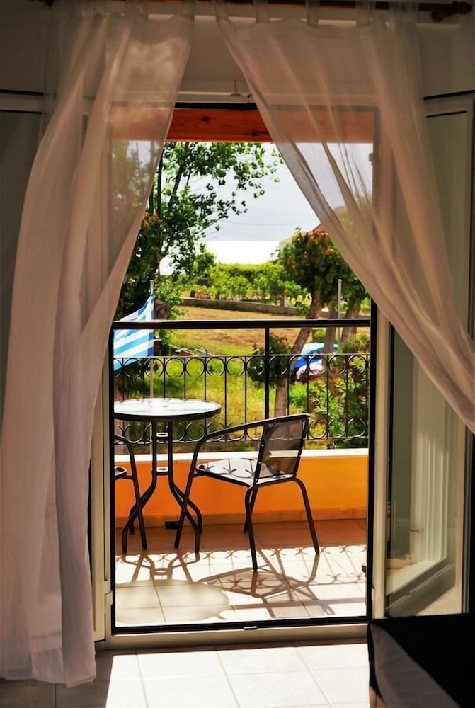 Toni Apos S Guesthouse 13/24