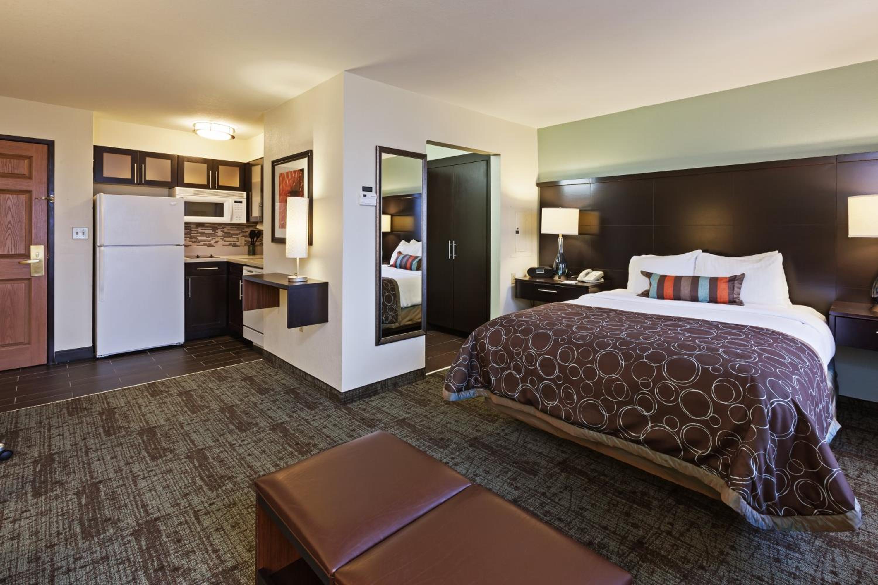 Studio, Suite, King Bed, Bathtub, Accessible