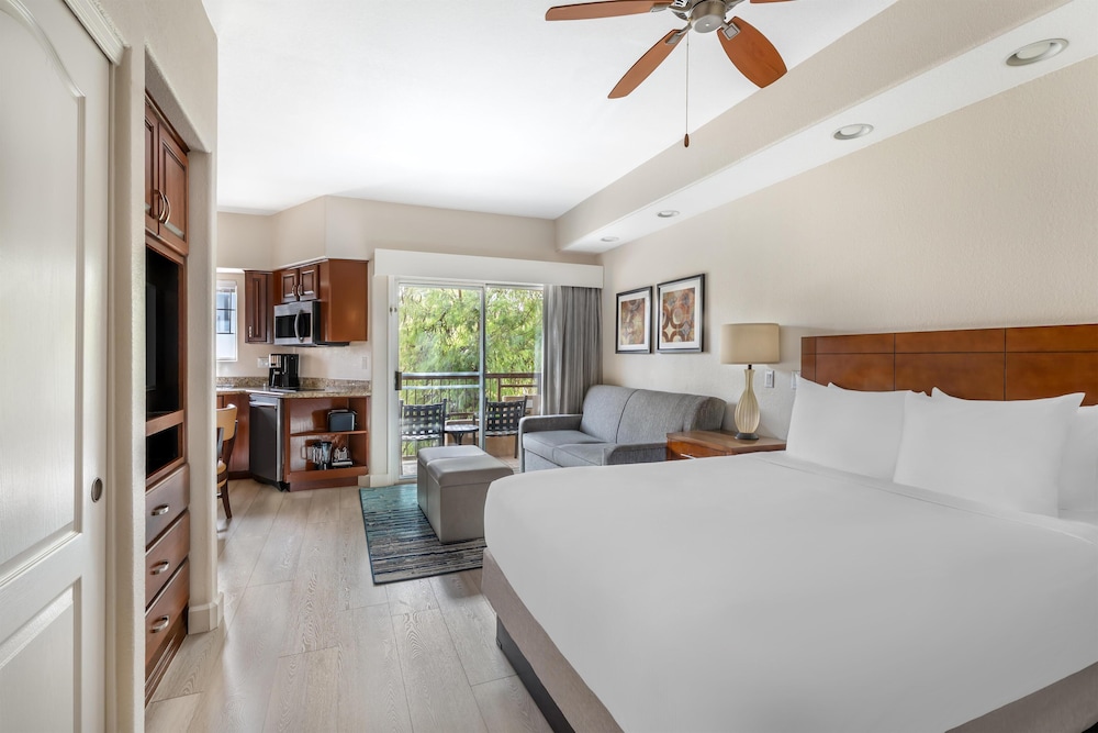 CONNECTING, STUDIO, QUEEN BED