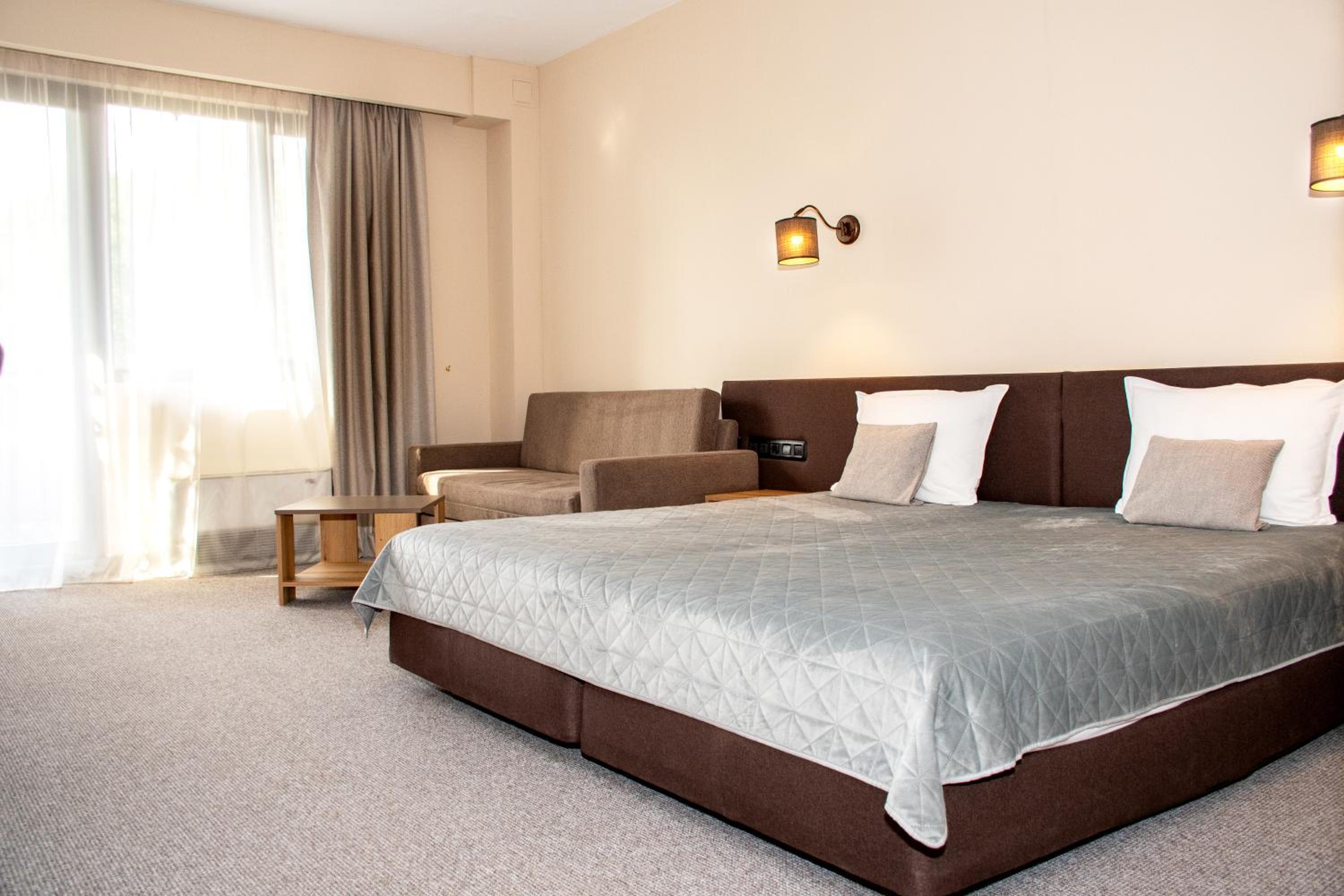 Deluxe, Double Bed
