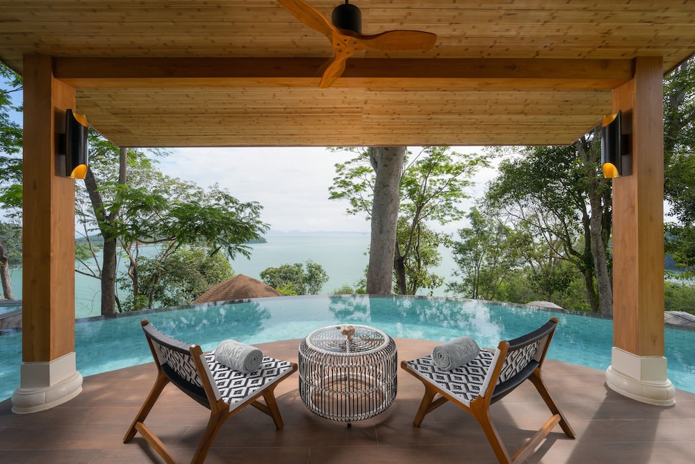 Sinae Phuket Luxury Hotel 53/78
