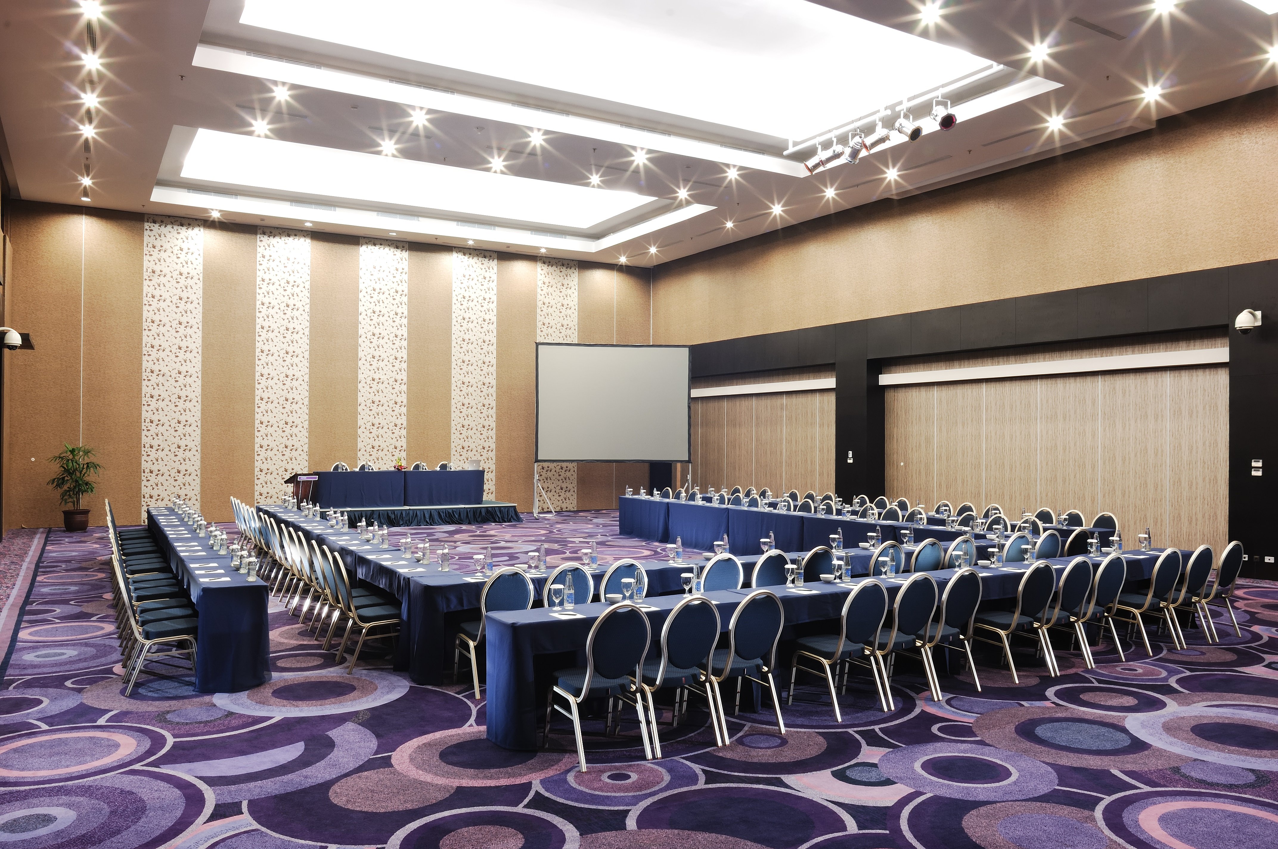 Holiday Inn Pasteur 44/50