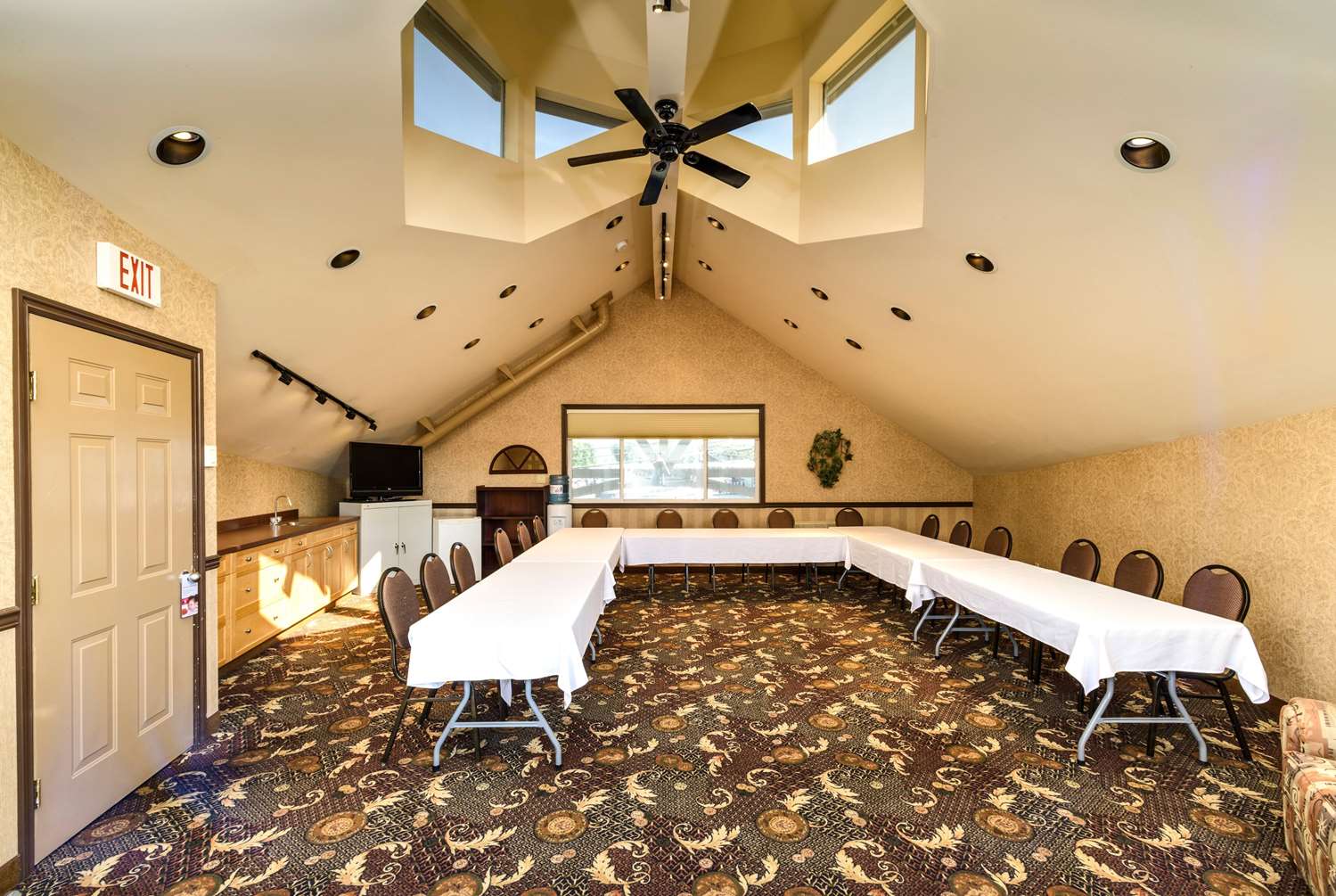 Balcomo, a Ramada by Wyndham 18/48