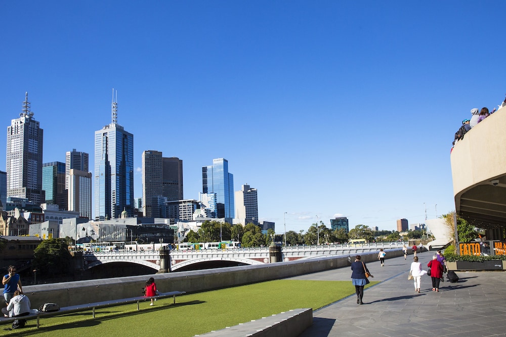 Quay West Suites Melbourne 74/81