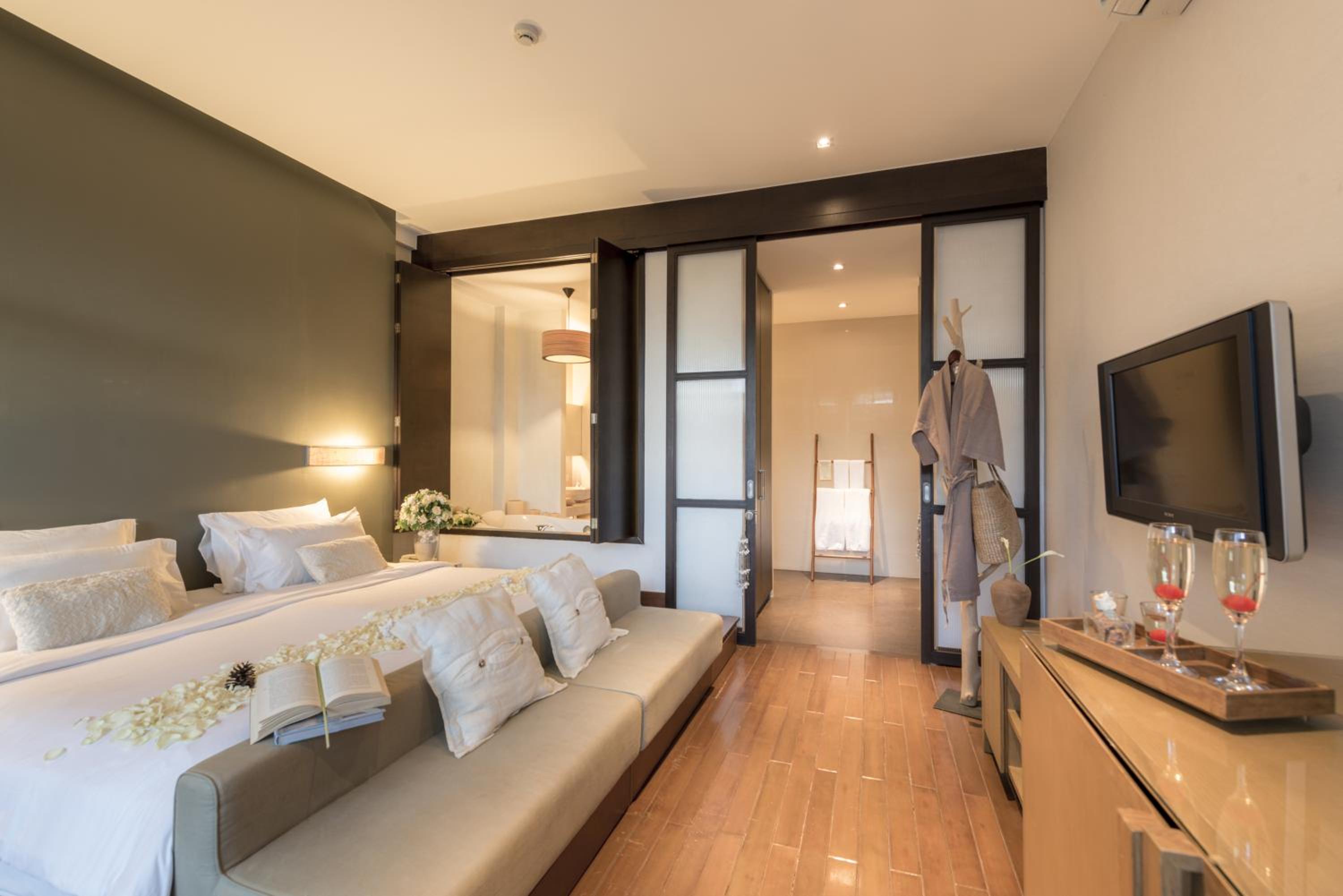 One Bedroom Deluxe Suite Plunge Pool