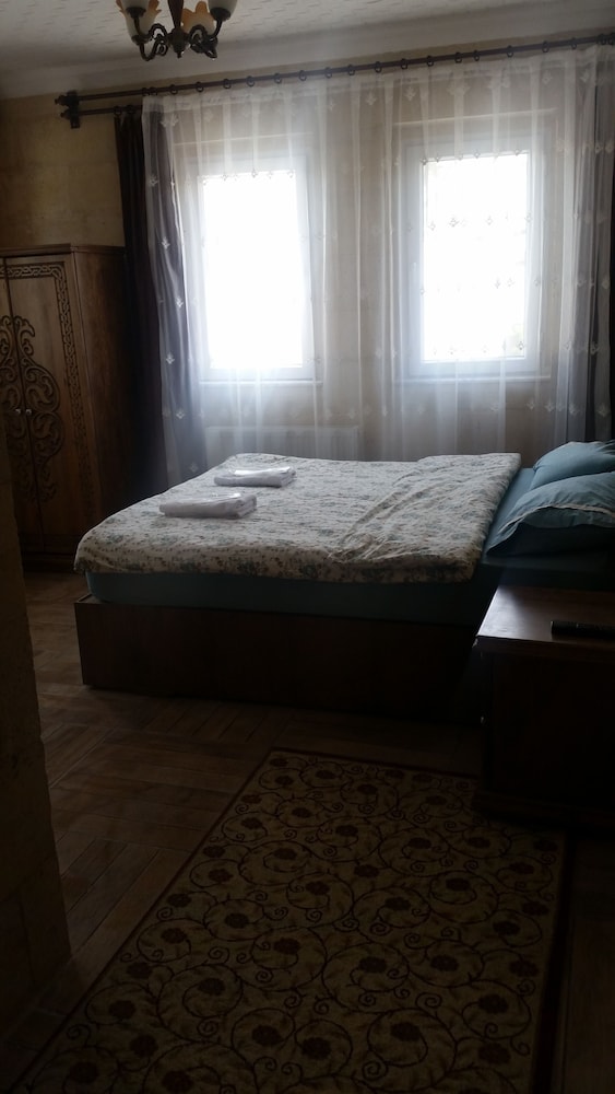 Emre's Stone House 18/50