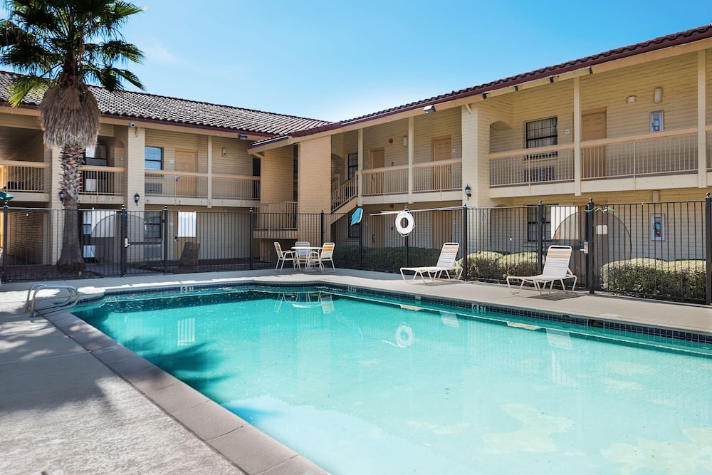 Motel6 Monroe, LA 32/40