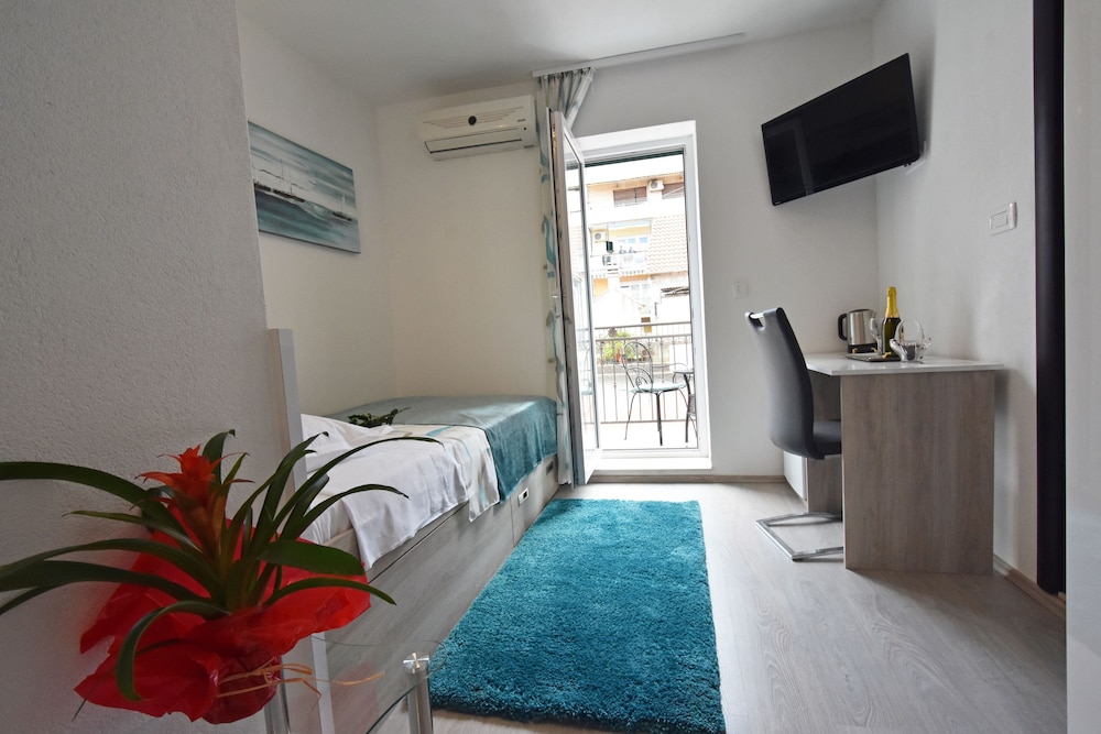 Kuzma Rooms 33/69
