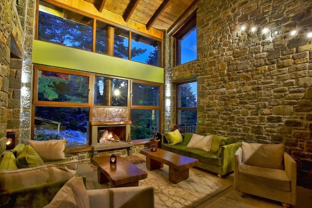 Anavasi Mountain Resort 25/50