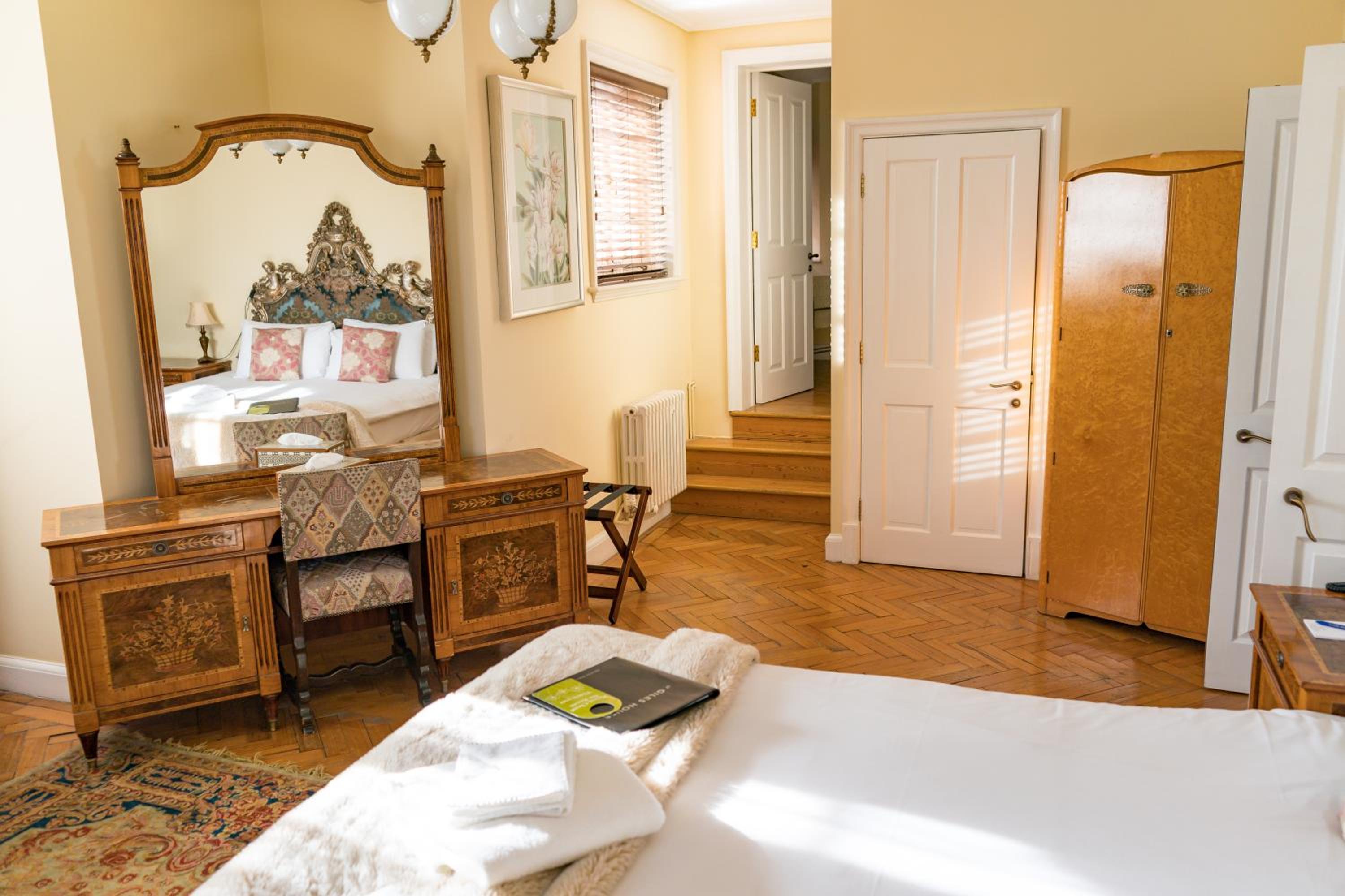 Superior, Suite, St Giles House Hotel 10/10