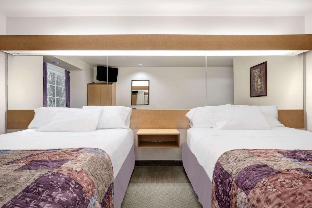 Microtel Inn & Suites by Wyndham Mankato 6/17