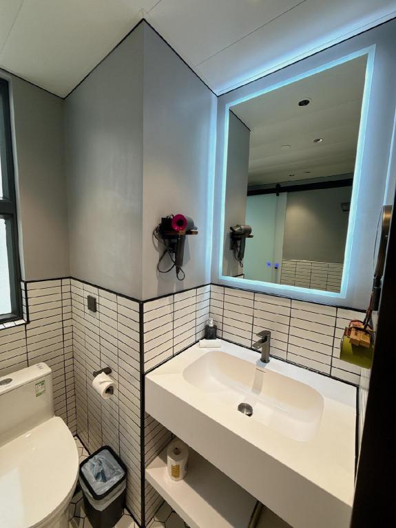 Loft, Double and Twin Beds, Harbour Bay Hotel 8/8