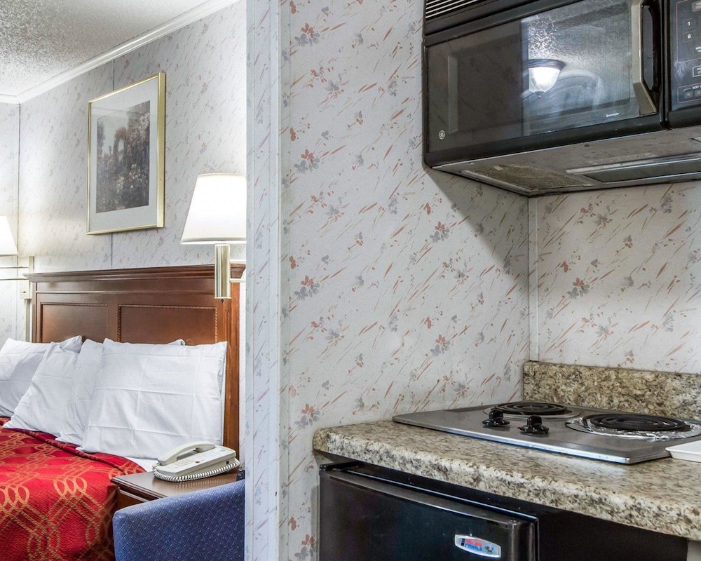 Rodeway Inn & Suites Brunswick Near Hwy 1 13/36