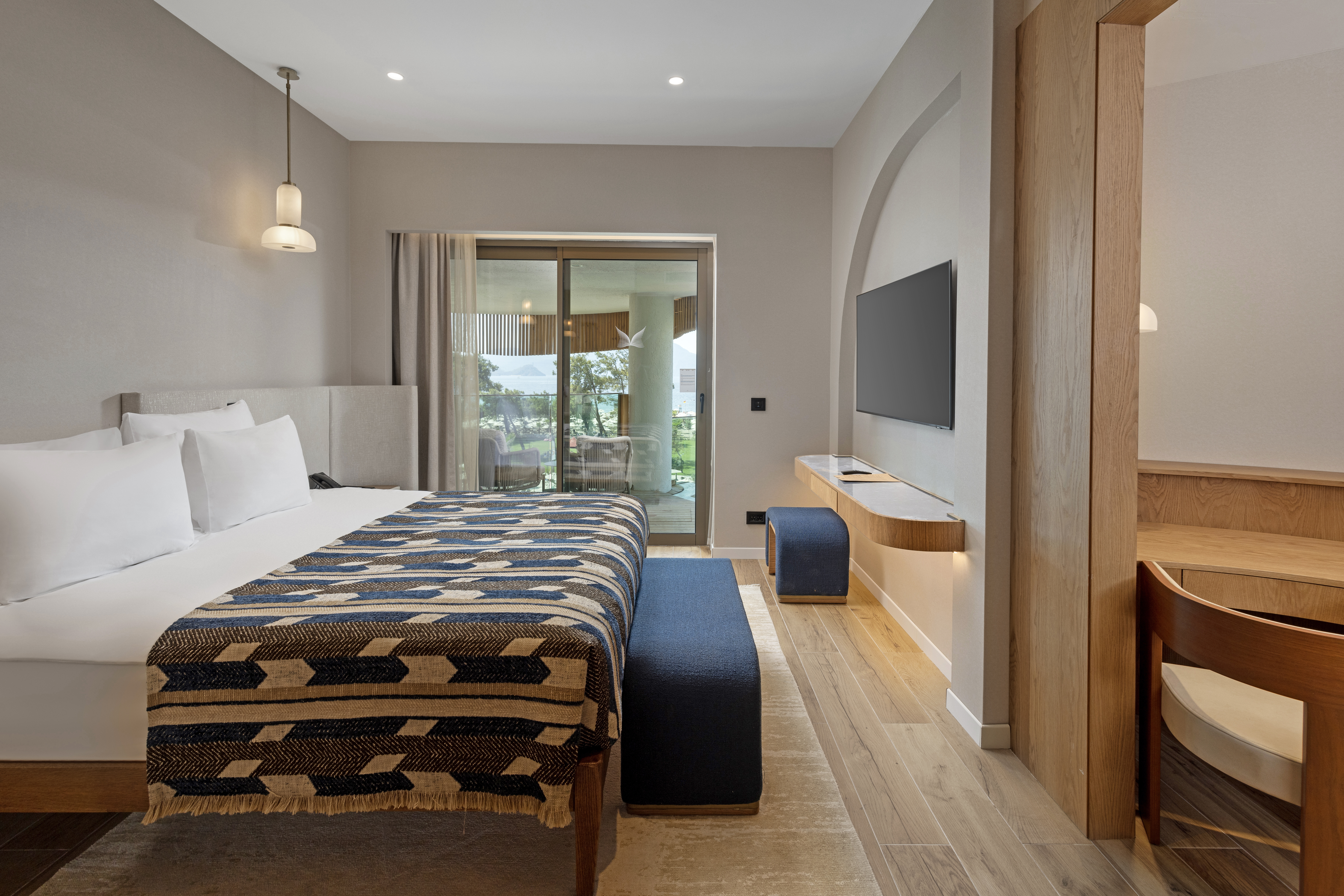 CORNER SUITE