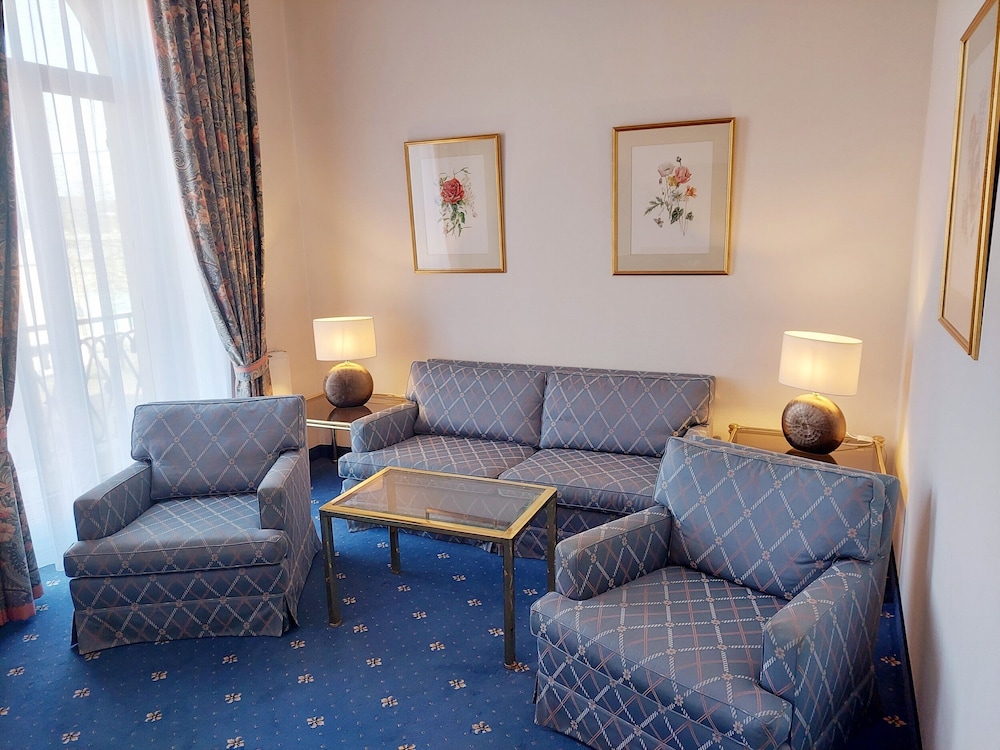 Bayerischer Hof Dresden 53/76