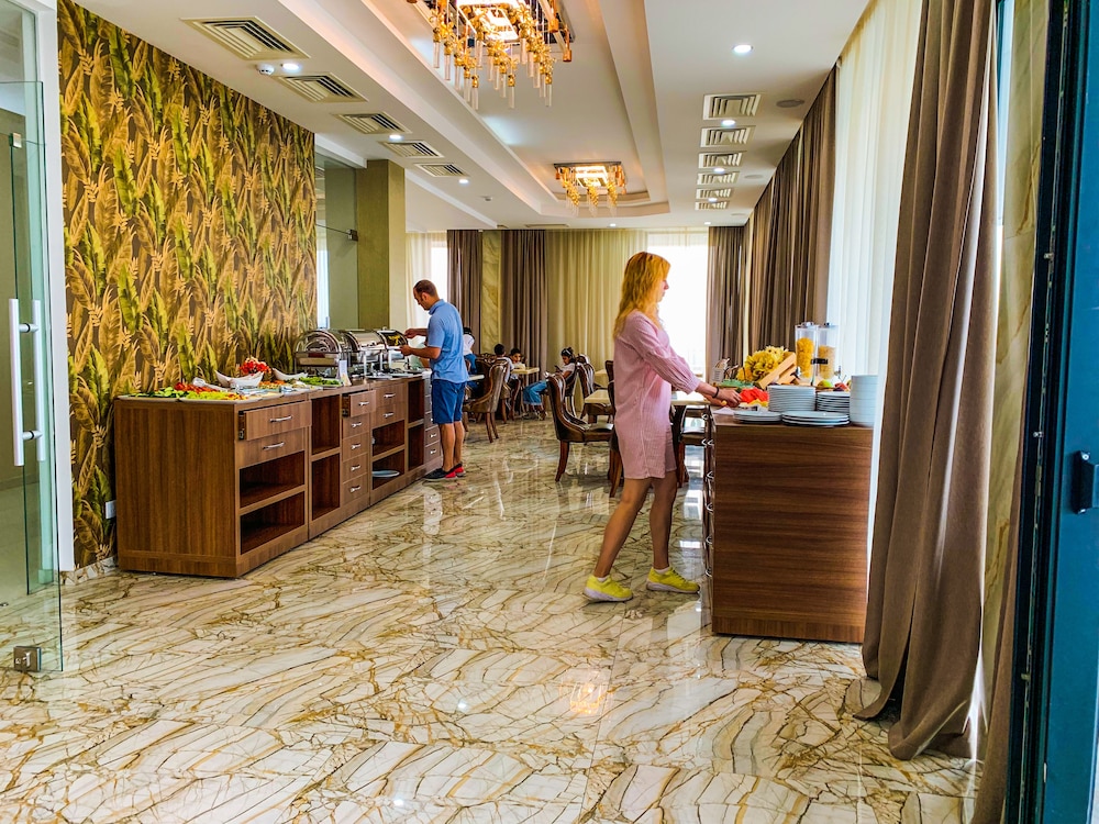 Lisi Hills Hotel 6/50