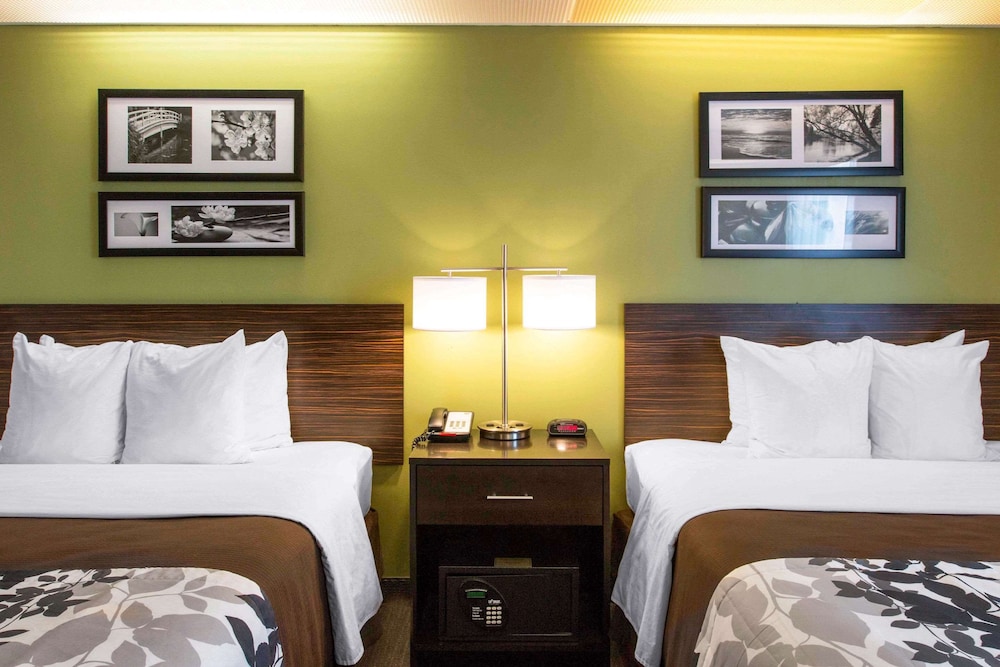 Sleep Inn & Suites Oregon OH 17/32