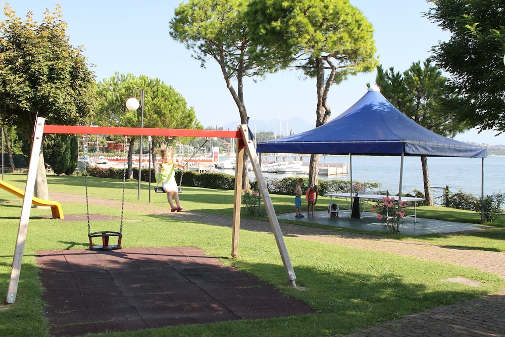 Le Corti Del Lago 7/29