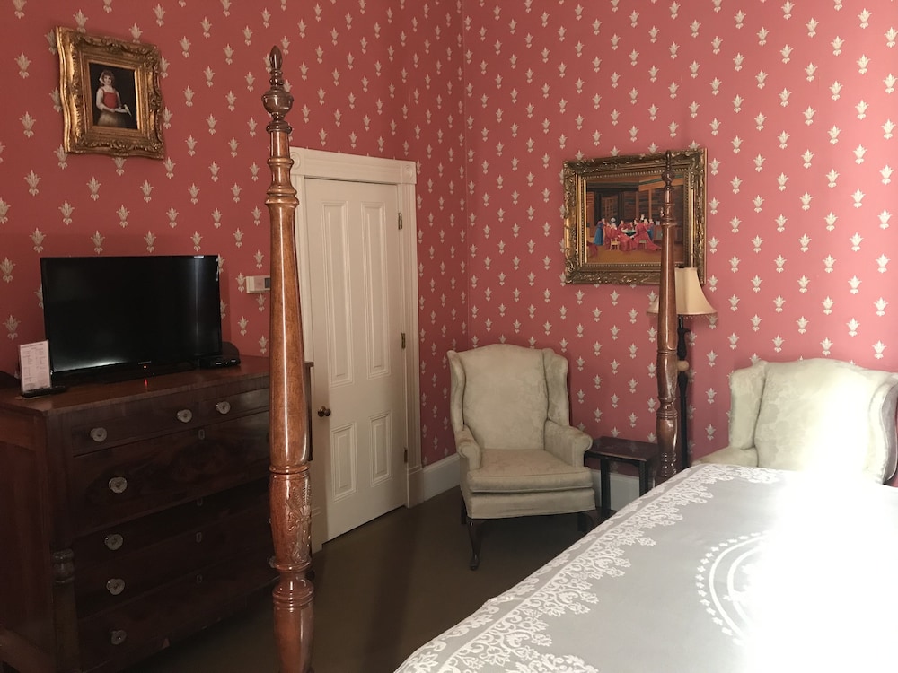 The Guest House Historic Mansion 33/73