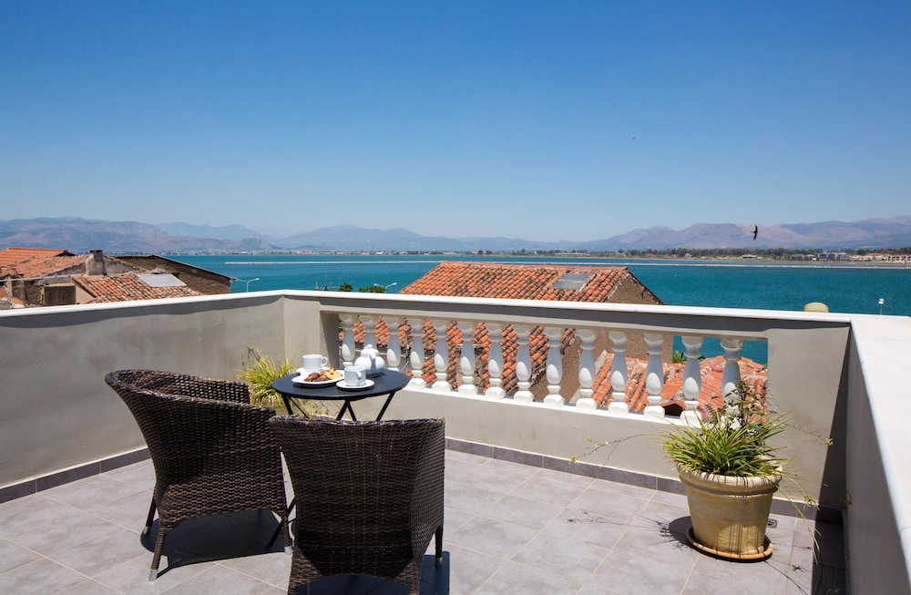 Aion Luxury Hotel 40/50
