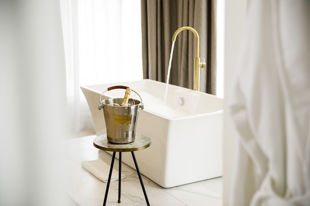 Lanelay Hall Hotel and Spa 25/48