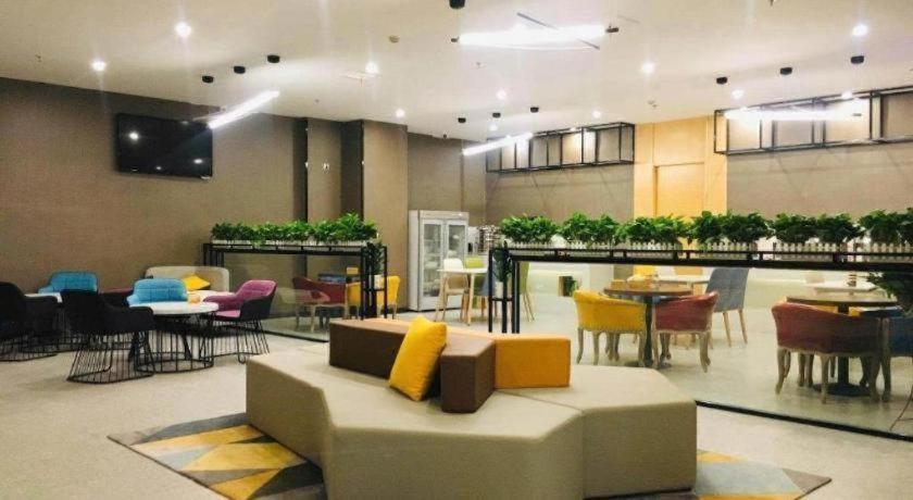 IU Hotels Wuhan Jianghan Road Metro Station 40/50